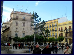 Plaza de la Virgen 04 - towards Palacio de la Generalitat